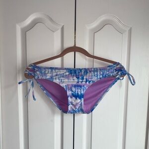BCA by Rebecca Virtue, Blue multi colored Tie-Dye Bikini Bottom in a Women’s L.